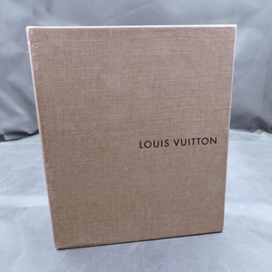 Boîte en carton Louis Vuitton vintage à collectionner avec languette en cuir et petit livret