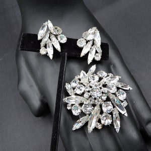 Sherman Clear Crystal Pinwheel Brooch & Clip On Earrings Swarovski Crystal Gemstones Vintage Canada Jeweler Designer Gustave Sherman Jewelry