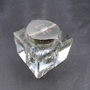 Vintage Crystal Double Dip, encre rouge et noire à collectionner, double demi-couvercles fonctionnels, puits d'encre unique et rare à trouver bien sur le bureau