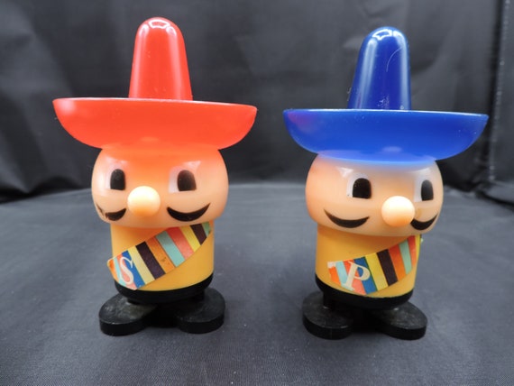 Salt \u0026 Pepper Shakers Plastic Vintage 