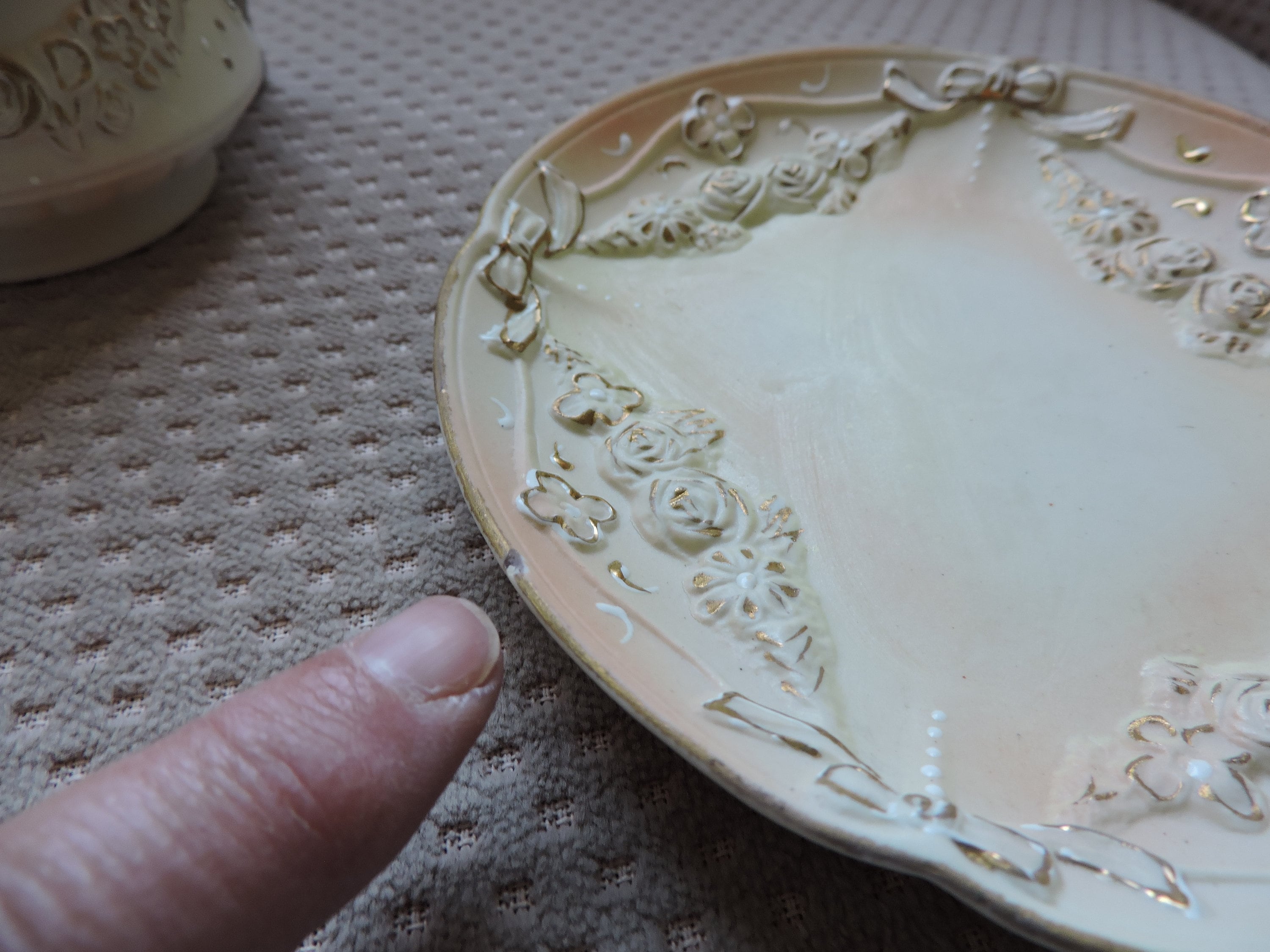 高品質 Cup Tea Bisque and Rare Figural Gentleman Victorian Saucer アンティーク雑貨