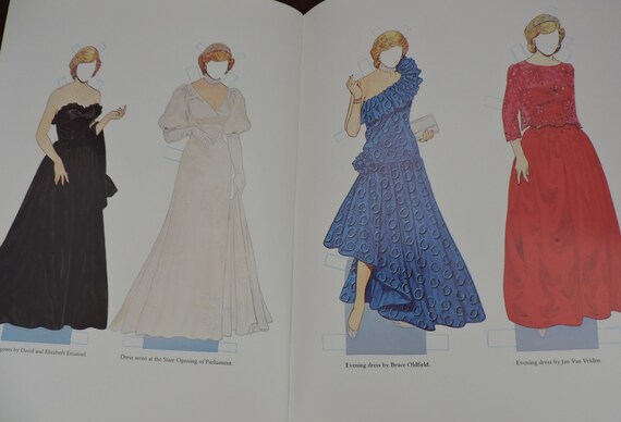 ダイアナ妃 紙 着せ替え人形 本  1985年 洋書　ロイヤルファミリー 人気満点 ダイアナ妃 紙 着せ替え人形 本 1985年 洋書 ロイヤル