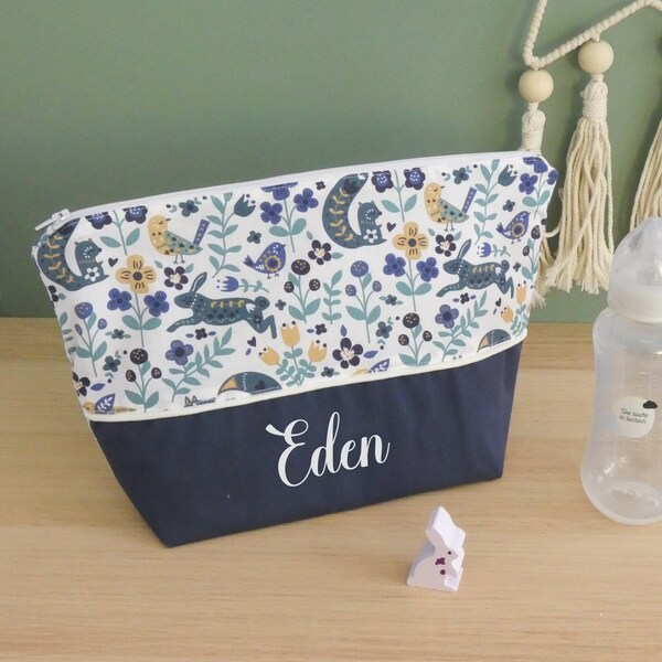 Trousse de toilette brodée pour bébé, enfant, idéal pour une naissance, cadeau de baptême personnalisé, idée cadeau anniversaire, pâques