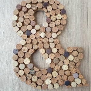 Símbolo y/tablero de corcho/letra de scrabble/signo y