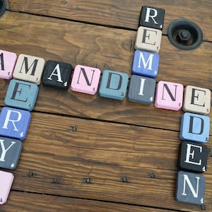 carta de scrabble de 5 cm x 5 cm de color o madera en bruto personalizable/tablero personalizado