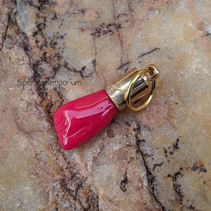 Charm main rouge avec tresse dorée~ Dije de Mano Roja Baño de Oro