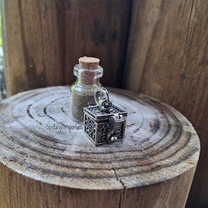 Spiritual Protection Locket Pendant with Custom Powder Vial of choice - Colgante Espiritual con Relicario y Frasco con Polvo Personalizado