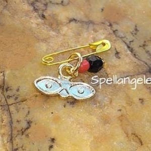 Azabache with Red Bead and Evil Eye Charm Pin Against Evil Eyes~ Azabache con Cuenta Roja y Ojos de Santa Lucia Contra Mal de Ojos