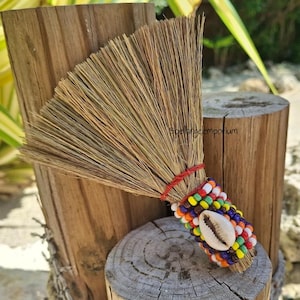 Miniescoba 7 Poderes Africanos, decoración de santería (16.5 cm, aroma a canela)