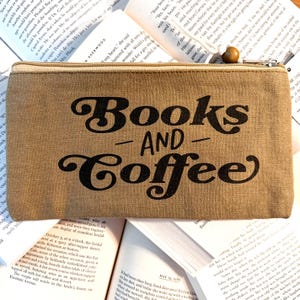 Canvas Pouch - Bücher und Kaffee 9 "X5", Braun, Reise, Reißverschlusstasche, rustikale Brieftasche, Passport Inhaber, Reißverschlusstasche, Bücherliebhaber, Kaffeeliebhaber