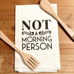 ティータオル - Morning Person、小麦粉袋タオル、30インチ×30インチ、ホームデコレーション、キッチン、ギフト、ディッシュタオル、PNW、面白いギフト、新築祝い、彼女へのギフト