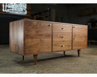 Danish Modern Konsole, 3 Schubladen, Modernes Massivholz Sideboard, Modernes Sideboard (Abgebildet in Nussbaum)