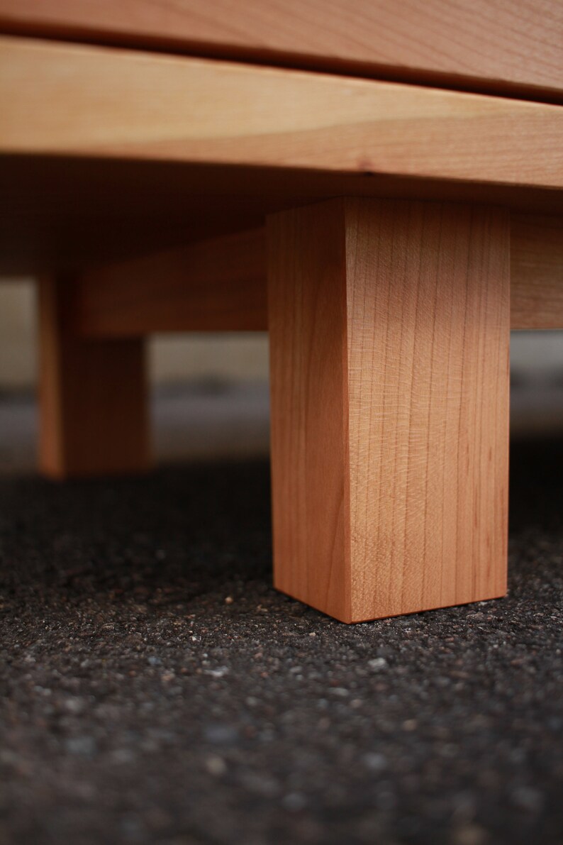 Guthrie-console, handgemaakte massief houten mediakast, moderne opberger (weergegeven in kersenhout) afbeelding 7