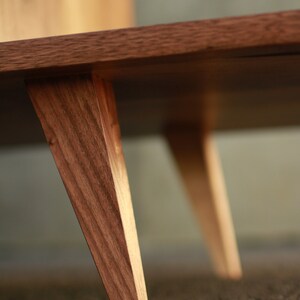 DeBoer Vinyl-Konsole, handgefertigte LP-Aufbewahrung aus Massivholz, anpassbares Design (Abbildung zeigt Nussbaum) Bild 6