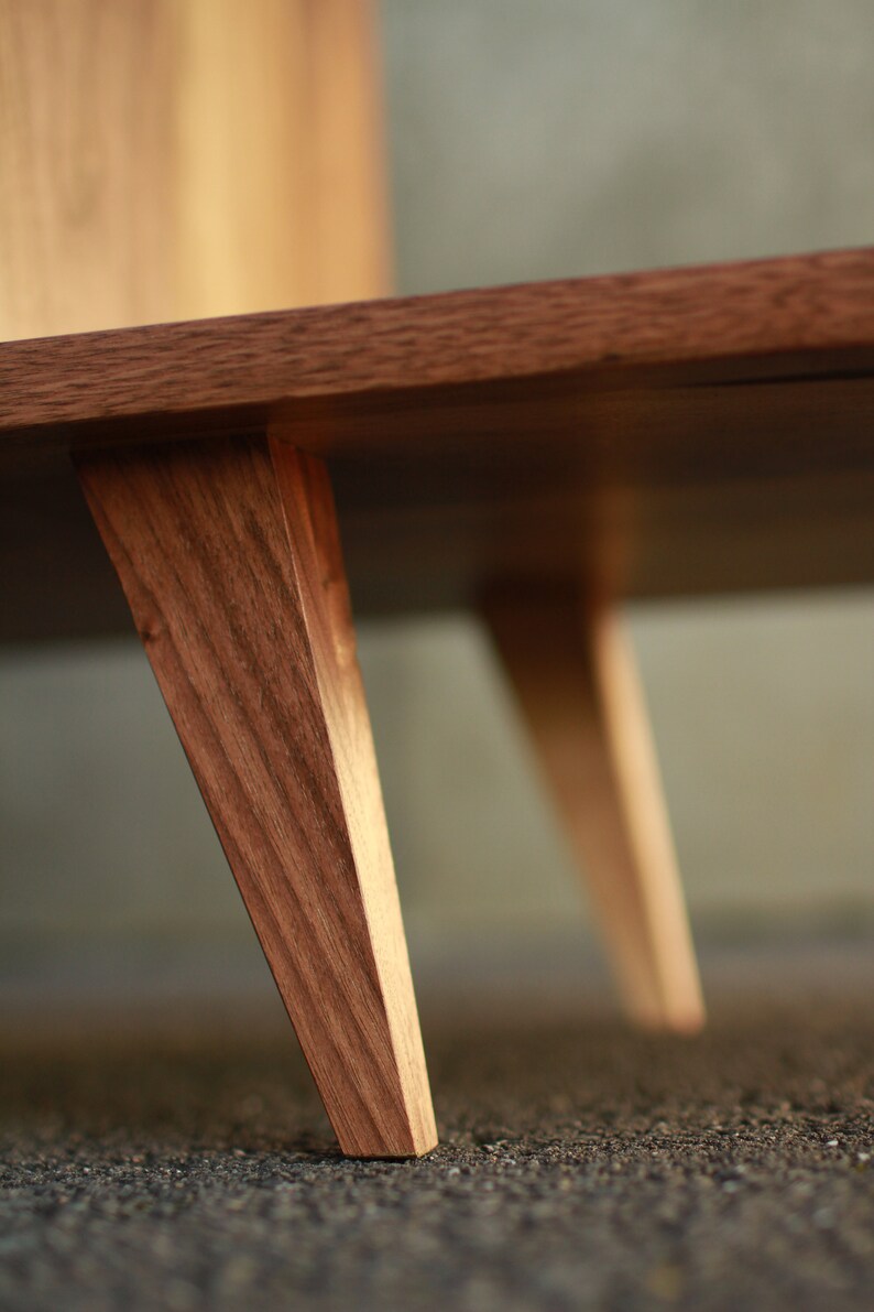 DeBoer Vinyl-Konsole, handgefertigte LP-Aufbewahrung aus Massivholz, anpassbares Design (Abbildung zeigt Nussbaum) Bild 6