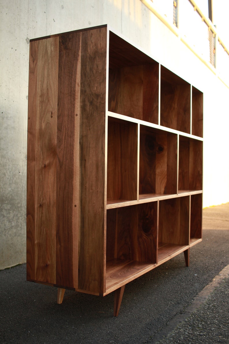 DeBoer Vinyl-Konsole, handgefertigte LP-Aufbewahrung aus Massivholz, anpassbares Design (Abbildung zeigt Nussbaum) Bild 8