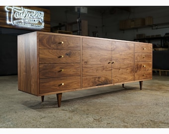 Danish Modern Konsole, 8 Schubladen, Modernes Massivholz Sideboard, Modernes Sideboard (Abgebildet in Nussbaum)