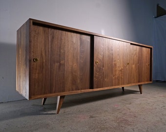 Peckham Console 2.0, handgemaakt massief hout, schuifdeuren, modern design (weergegeven in walnoot)