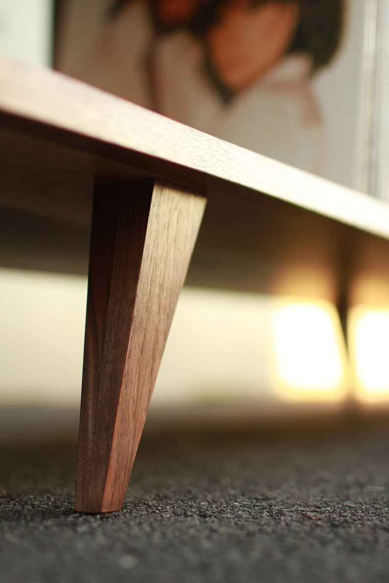 DeBoer Vinyl-Konsole, handgefertigte LP-Aufbewahrung aus Massivholz, anpassbares Design (Abbildung zeigt Nussbaum) Bild 7