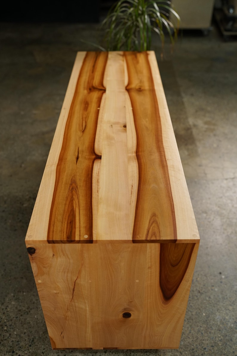 Heath Vinyl Console, Handcrafted Solid Wood LP Storage (shown in madrone) Bild 3