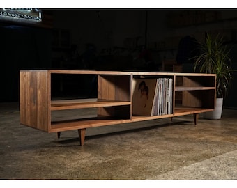 Braca Media Konsole, Mid-Century Sideboard, Modernes Sideboard, Massive Hartholz Media Konsole (Abgebildet in Nussbaum)