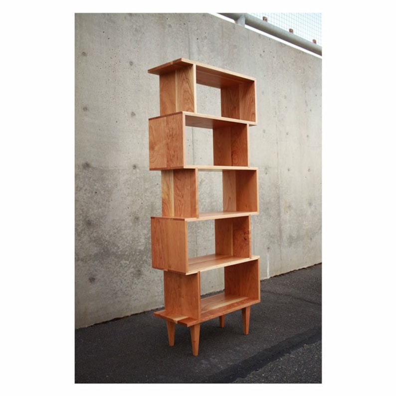 OFFSTACK Boekenkast, 6-laags, moderne geometrische boekenplank, boekenkast op maat, massief houten plank weergegeven in kersenhout afbeelding 1