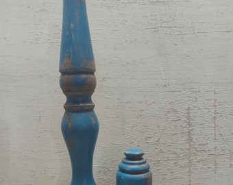 2 Chippy Peely Turquoise Blue Salvage Fuselli in legno, Arredamento per la casa, Fusini rustici della fattoria primitiva, Perno del fuso in legno recuperato, TQB-2