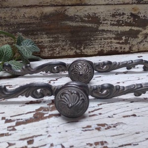 Set of 2 Vintage Drawer Pulls, Metal Hardware, Farmhouse Dreser Pulls, Farmhouse Decor, Primitive Country Home Decor   FD 133