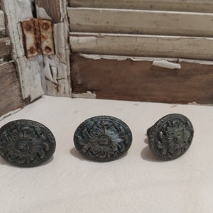 Set of 3 Vintage Drawer Pulls, Metal Hardware, Farmhouse Dresser Pulls, Farmhouse  Primitive Country Home Decor KNOBS-3