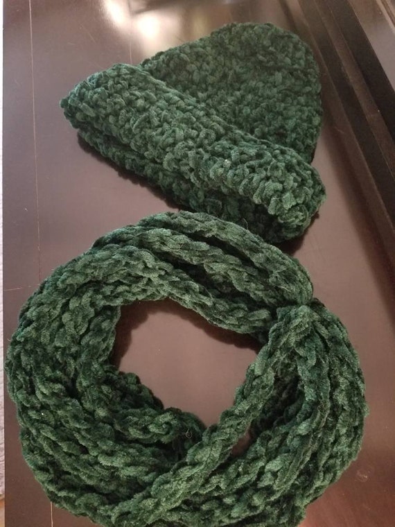 Chenille hat and scarf Outlet