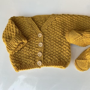 Cardigan and booties, hand-knitted baby set, layette wrap cardigan, birth gift. Made in France
