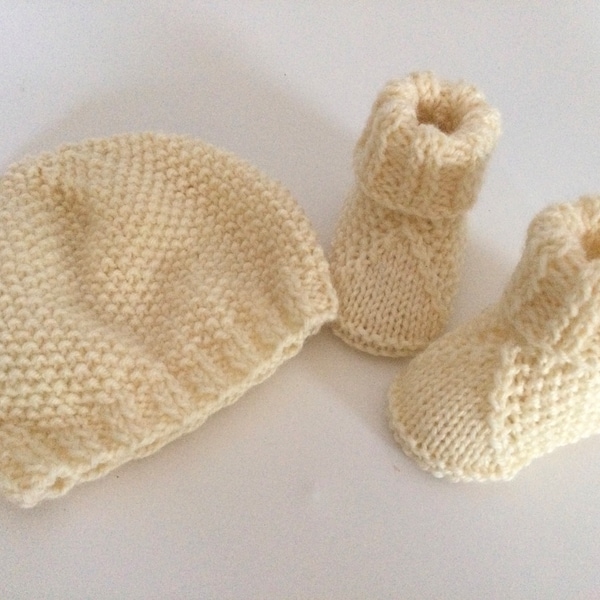 Birth slippers hat set, hand knitted, ecru beige wool, birth gift, maternity trousseau, baby layette