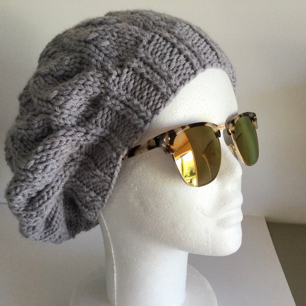 Bonnet femme slouch, gris clair, chapeau tricot, béret femme, accessoire hiver.