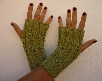 Mitaines femme torsades, vert amande, gants pour elle, tricotées main