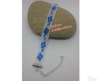 Tube bracelet with seed beads and clasp