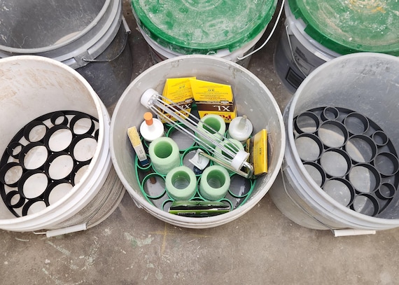 Painter's bucket organizing insert, tool carrier, roller caulk brush divider