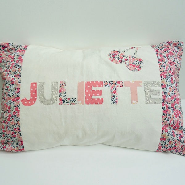 coussin prénom,coussin personnalisable,coussin personnalisé,cadeau naissance,décoration chambre bébé,cadeau bébé,cadeau maternité,liberty