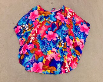 Vintage Hawaiian Aloha Shawl, One Size Fits Most, Pink Blue Pleated, tags 60s 70s souvenir hippie bohemian floral all over print