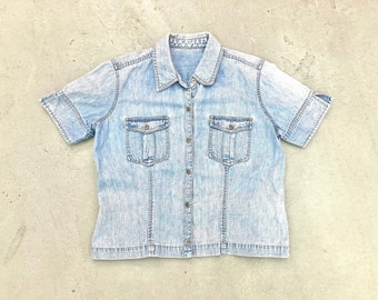Vintage 90er Jahre Y2K verkürztes Jeanshemd, Damengröße L oder 20" x 21", Marke Liz Claiborne, Tags: Crop Button Up Cute Country Preppy Basic
