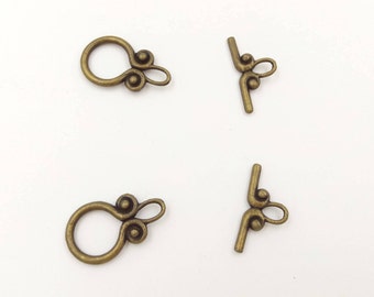 Clasps in antique bronze toggles × 4