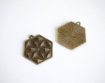 Breloque pendentif hexagone ethnique bronze vieilli 30*29 mm