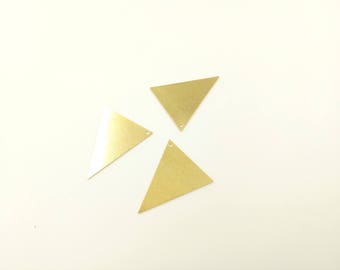 Lot de 2 pendentifs triangulaires laiton brut doré 28*23 mm