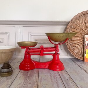 Vintage Kitchen Scales /Red Weighing Scales with Weights /Made in England / Kitchenalia / Cast Iron Scales/1950&#39;s Deco