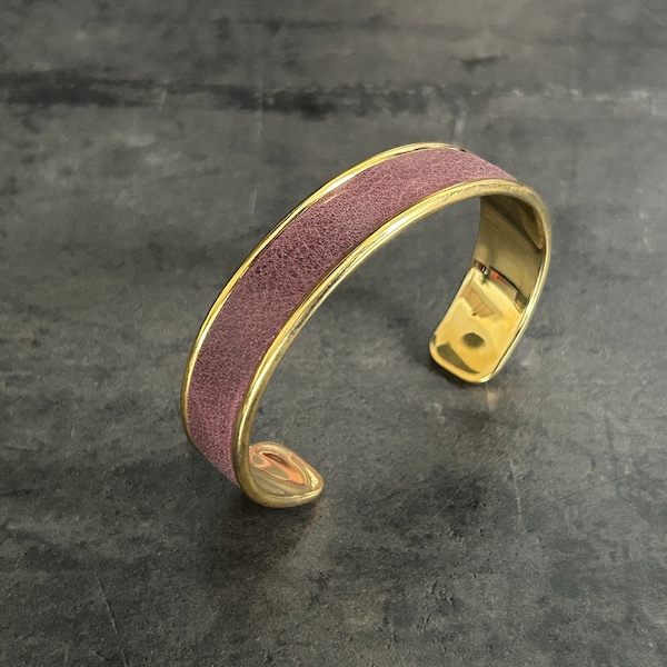 Bracelet manchette doré cuir aubergine vieilli