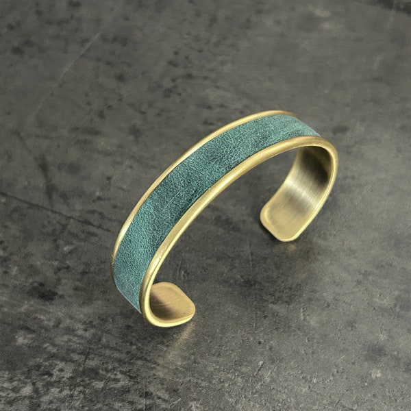 Bracelet manchette doré mat cuir vert foncé vieilli