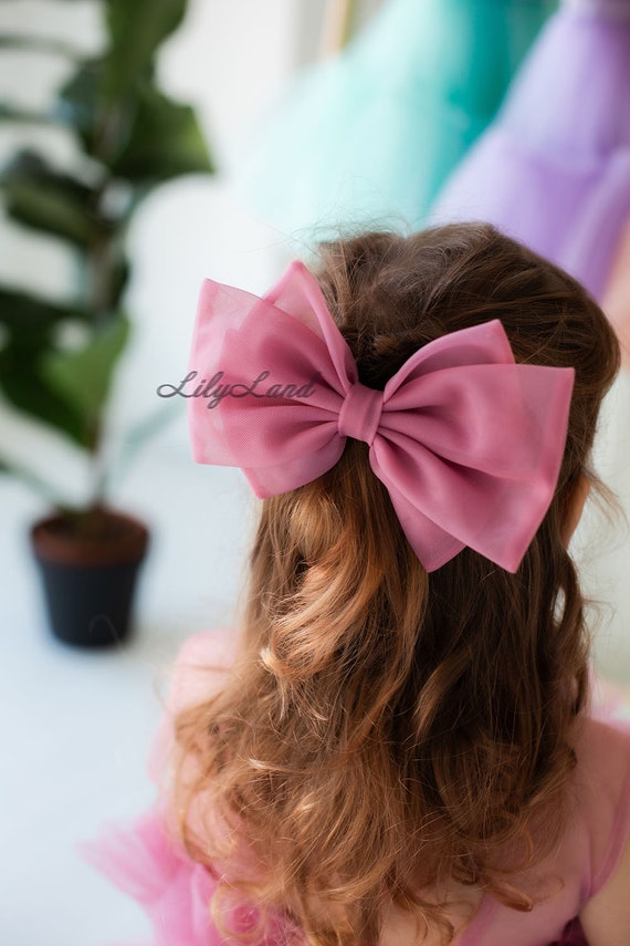 Gli accessori per capelli mediterranei sono il prossimo intramontabile statement di moda