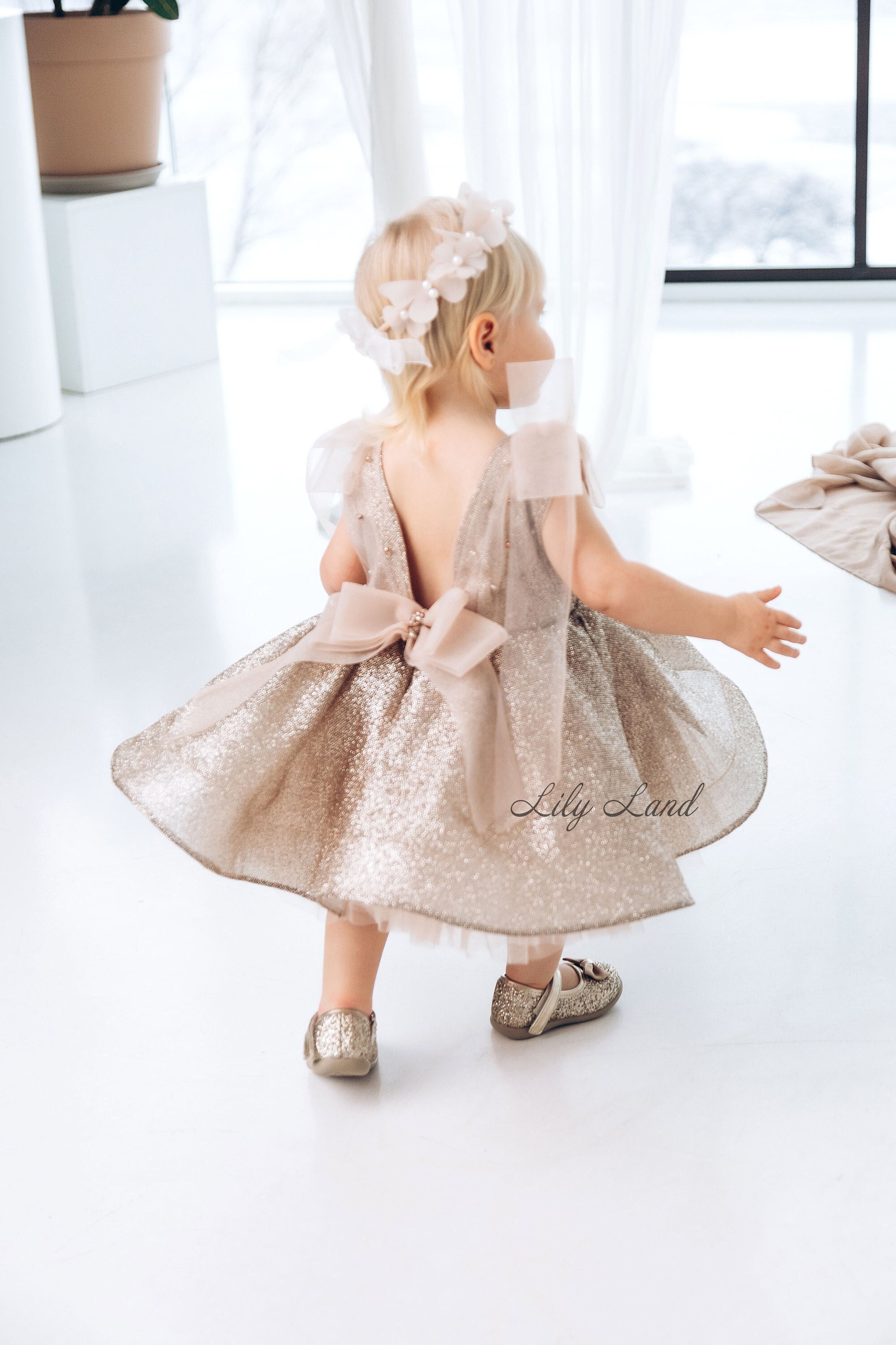 Gold dress 5t deals