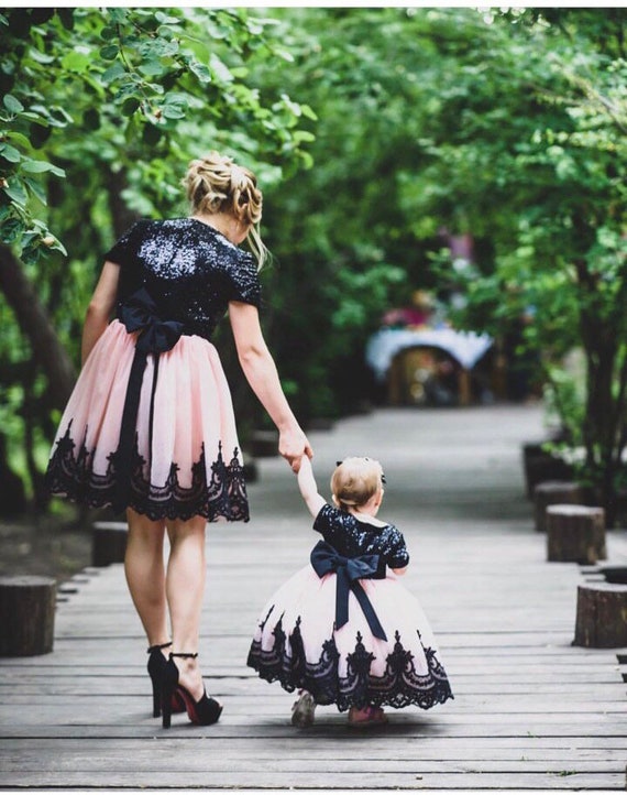 black mother and daughter matching outfits