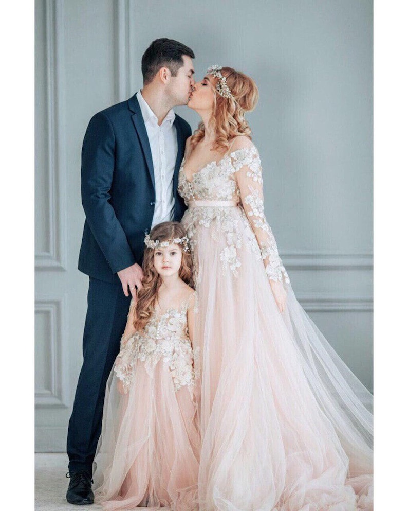 Blush matching lace dresses for mother and daughter, dresses for photo props, maternity lace dresses,mommy and me,wedding outfit with train 