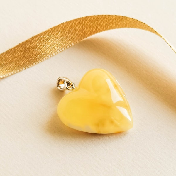 Antique amber heart pendant/ genuine amber pendant for women/ butterscotch amber pendant heart/ mini heart pendant/ amber and silver pendant